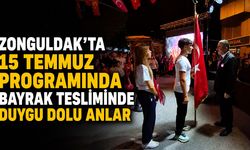 Zonguldak'ta 15 Temmuz programında bayrak tesliminde duygu dolu anlar