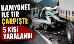 Kamyonet ile tır çarpıştı 5 kişi yaralandı