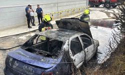 15 gün önce aldığı otomobil, park halindeyken küle döndü