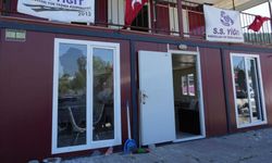 Maskeli saldırgan, beyzbol sopasıyla kooperatifin pencerelerini kırıp kaçtı