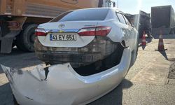 Kamyonla otomobil çarpıştı