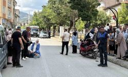 Motosiklet yayaya çarptı: 2 yaralı