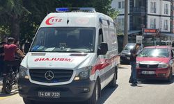 Yaya geçidinde otomobil yaşlı adama çarptı: 1 yaralı