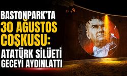 Baston Park’ta 30 Ağustos coşkusu: Atatürk silüeti geceyi aydınlattı
