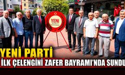 Yeni Parti ilk çelengini Zafer Bayramı'nda sundu