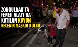 Zonguldak’ta Fener Alayı’na katılan koyun gecenin maskotu oldu