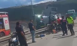 Beton mikseri devrildi, araçta sıkışan sürücü yaralandı