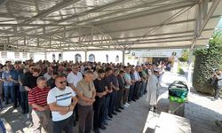 Gazetecinin annesi son yolculuğuna uğurlandı