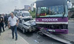 Halk otobüsü ile otomobil çarpıştı: 6 yaralı