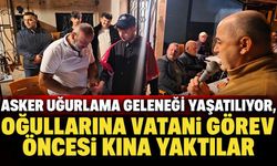 Asker uğurlama geleneği yaşatılıyor, oğullarına vatani görev öncesi kına yaktılar
