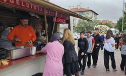 Yeni eğitim yılına tatlı başlangıç: Lokma dağıtıldı