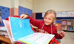Miniklere kırtasiye hediyesi