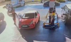 Şüphelinin para dolu poşeti alarak uzaklaştığı anlar kameraya yansıdı