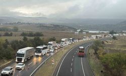 Yol çalışması trafiği tek yönlü durma noktasına getirdi