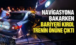 Navigasyona bakarken bariyeri kırdı, trenin önüne çıktı