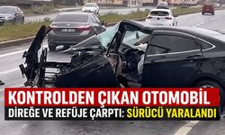 Kontrolden çıkan otomobil direğe ve refüje çarptı: Sürücü yaralandı