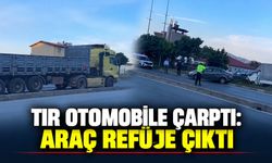 Tır otomobile çarptı: Araç refüje çıktı