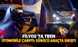 Filyos'ta tren otomobile  çarptı: Sürücü araçta sıkıştı