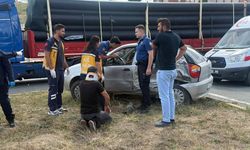 Otomobil ile hafif ticari araç çarpıştı: 3 yaralı