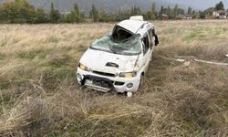 Aynı kavşaktaki iki trafik kazasında 3 kişi yaralandı