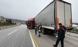 Bariyerlere çarpan tır makasladı: 1 yaralı