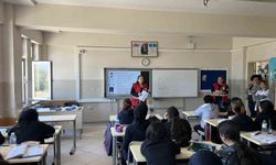 Düzce'de öğrencilere Kızılay haftası bilgilendirmesi