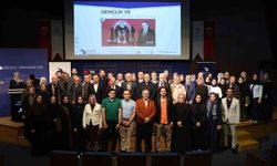 'Gençler geleceğe hazırlanırken sürü psikolojisinden çıkmalı'