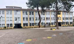Öğrencilerin kavgasını ayıran hizmetli darbedildi, öğretmen baygınlık geçirdi