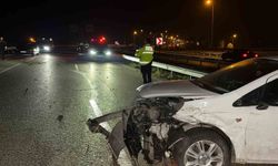 Otomobil bariyerlere çarparak savruldu: 1 yaralı