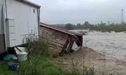 Sakarya'da sel sularına kapılan evler böyle sürüklendi