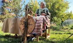 Unutulmaya yüz tutan çıkrık geleneğini 90 yaşında yaşatıyor