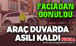 Faciadan dönüldü: Araç duvarda asılı kaldı