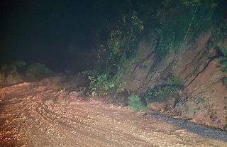 Şiddetli yağmur aynı yolu üçüncü kez vurdu: Yol kapandı