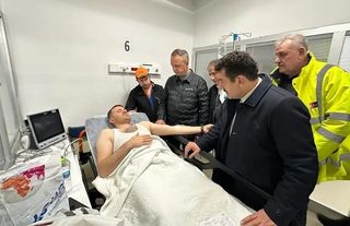 AK Parti Heyeti, hastanede: Heyelan mağdurlarını ziyaret ettiler