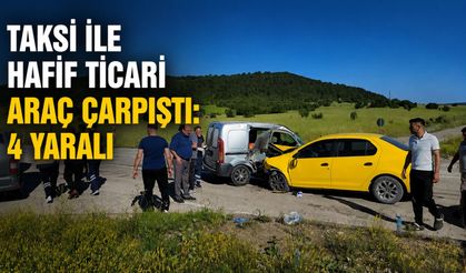 Taksi ile hafif ticari araç çarpıştı: 4 yaralı