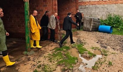 Sağanak yağış dereleri taşırdı: Bahçe ve ahırlar sular altında kaldı