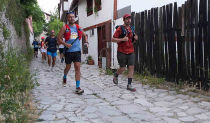 Farklı ülkelerden sporcular tarihi sokaklarda yarışıyor