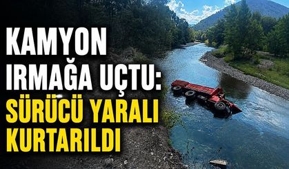 Kamyon ırmağa uçtu: Sürücü yaralı kurtarıldı