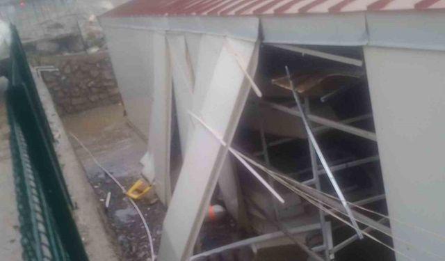 Yelken kulübü sular altında kaldı