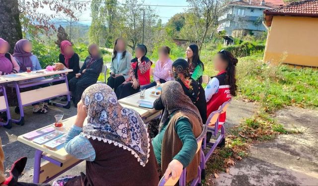Örgüsünü, kekini alan kadınlar jandarma ile buluştu