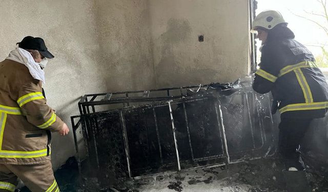 Yangında ev küle döndü