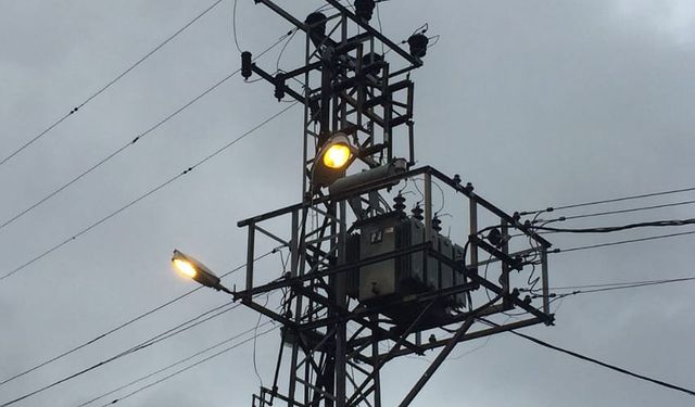 Zonguldak günlerce elektriksiz kaldı: Sokak lambaları hala yanıyor