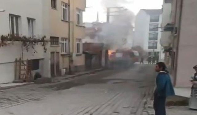 Elektrik direği alev alev yandı, vatandaşlar büyük panik yaşadı