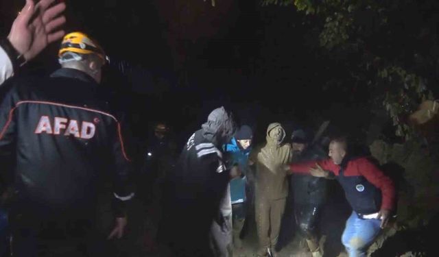 Zonguldak’ta büyük heyelan: İş makineleri göçük altında kaldı, yaralılar var