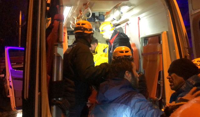 Göçük altında kalan 22 kurtarma görevlisi hastaneye kaldırıldı