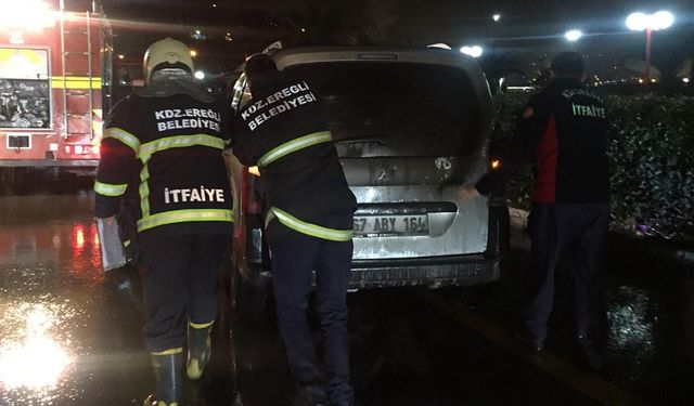 Seyir halindeki hafif ticari kamyonet aniden alev aldı