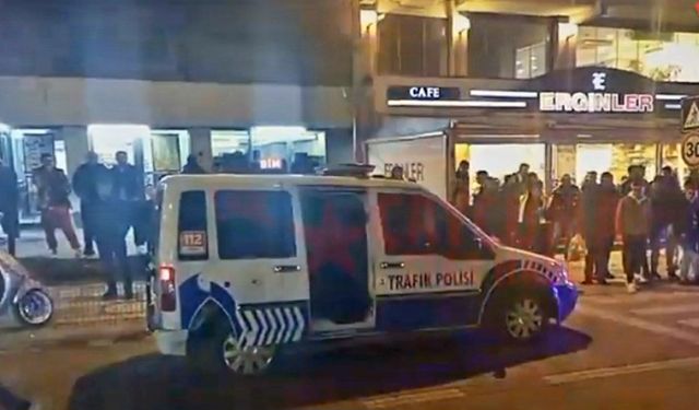 Alkol alıp bıçakla etrafa saldırdı
