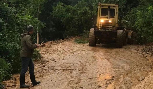 Şiddetli yağmur aynı yolu üçüncü kez vurdu: Yol kapandı