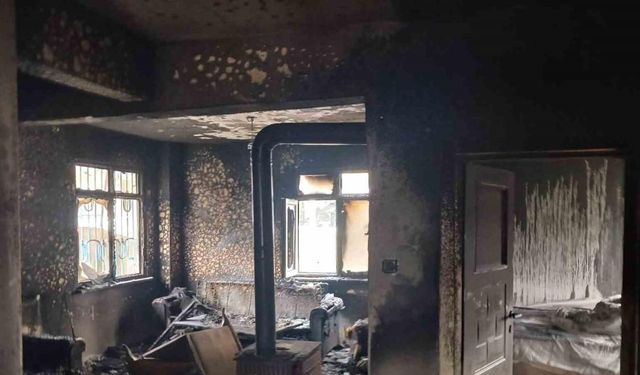 Evde çıkan yangında 2 kişi yaralandı
