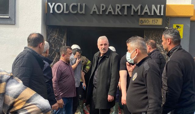 Apartmanda yangın: Belediye Başkanı Ali Bektaş olay yerinde